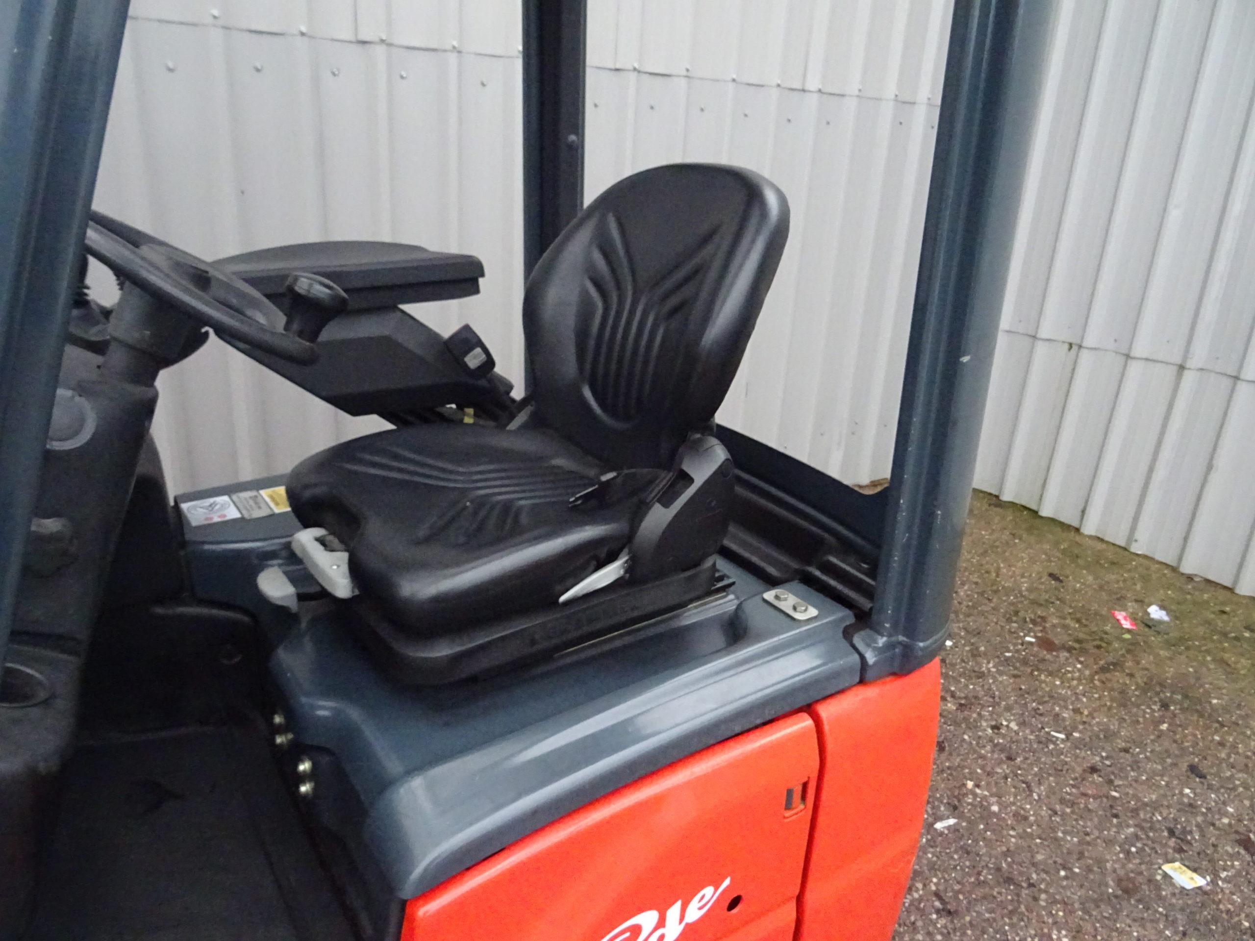 Carretilla elevadora eléctrica Linde E12 - Image 2