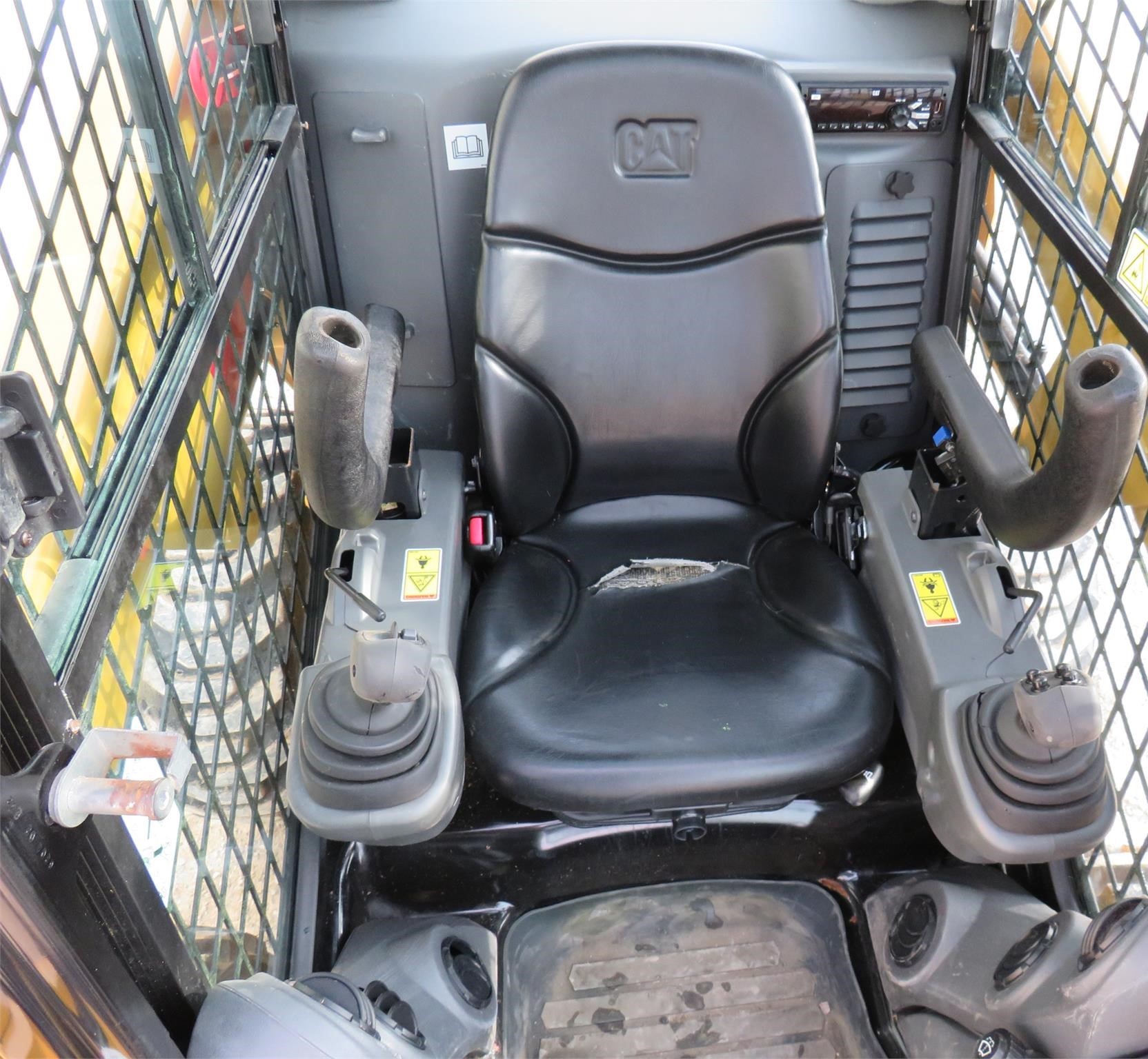 Cargador CATERPILLAR 226D - Image 3